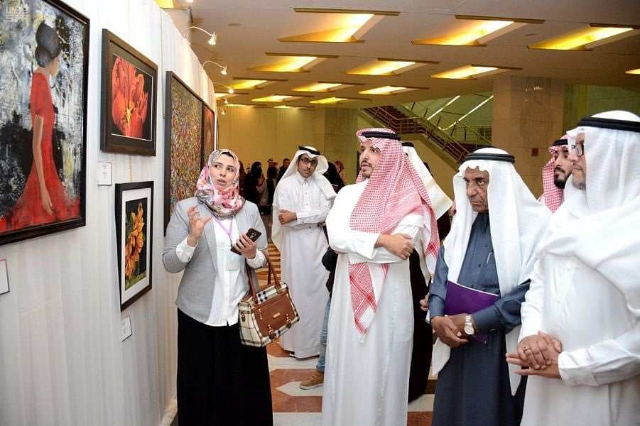 الفنانة التشكيلية نشو عزام
