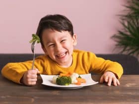 خدعة ذكية.. اجعلي طفلك يتناول المزيد من الخضار الصحي