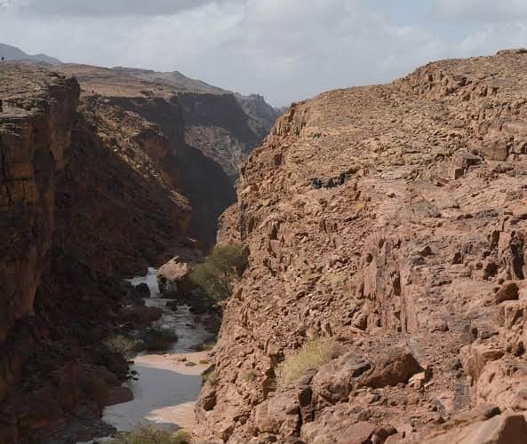 مركز عردة بتيماء.. تشكيلات صخرية طبيعية رائعة 