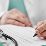 هل إصدار الإجازة المرضية عبر منصة صحة يتطلب مقابل مالي؟