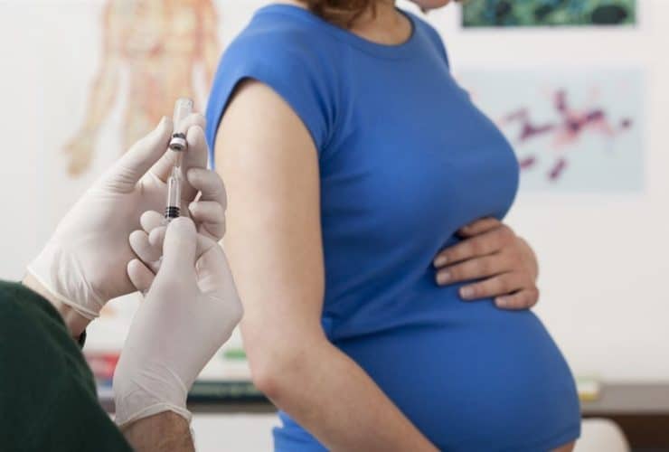 تطعيم الثلاثي والحمل .. متى ينصح بتناوله للمرأة الحامل؟
