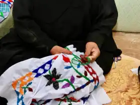 حرفة التطريز .. فن متوارث بين نساء طريف يرسخ الهوية ويواكب العصر