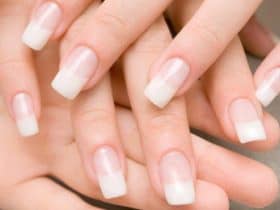 الخلطات الطبيعية التي تساعد على تطويل الأظافر