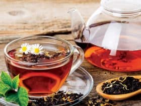 ما هي أهمية شرب الشاي بدون السكر؟.. «استشاري» يوضح