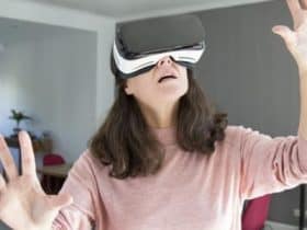 استخدام نظارات VR