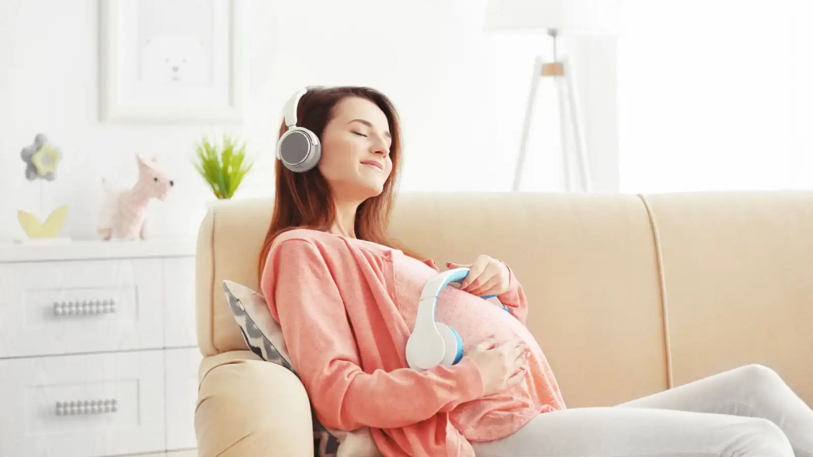 تأثير الموسيقى على الحامل .. تقليل التوتر وتطور الجنين