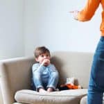 هل المقالب ضد الطفل تؤدي لفقدان النطق وضعف ثقته؟.. «استشارية» توضح