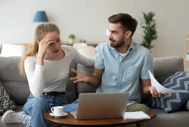 هل ساعات العمل الطويلة تؤدي لزيادة المشاكل الزوجية والطلاق؟