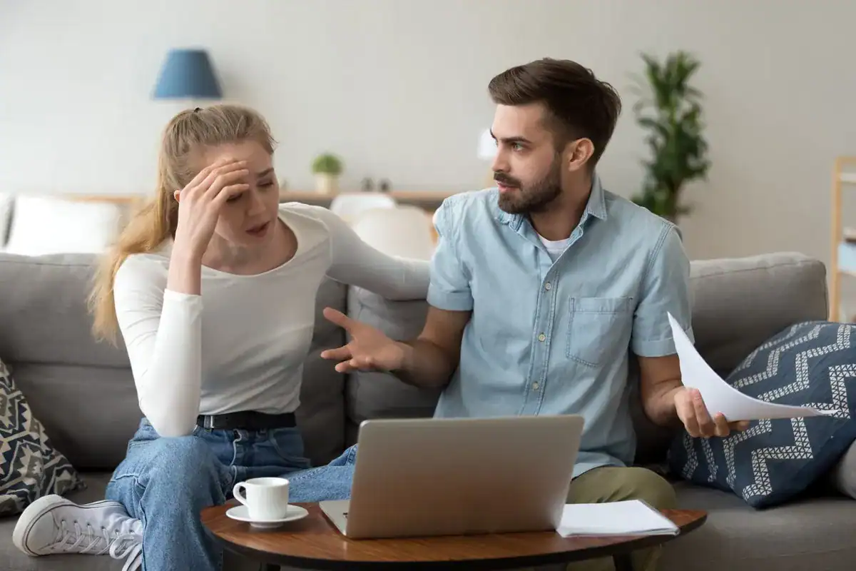 هل ساعات العمل الطويلة تؤدي لزيادة المشاكل الزوجية والطلاق؟