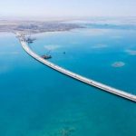 جسر شورى.. تُحفة معمارية تربط الساحل بجزيرة الأحلام في البحر الأحمر