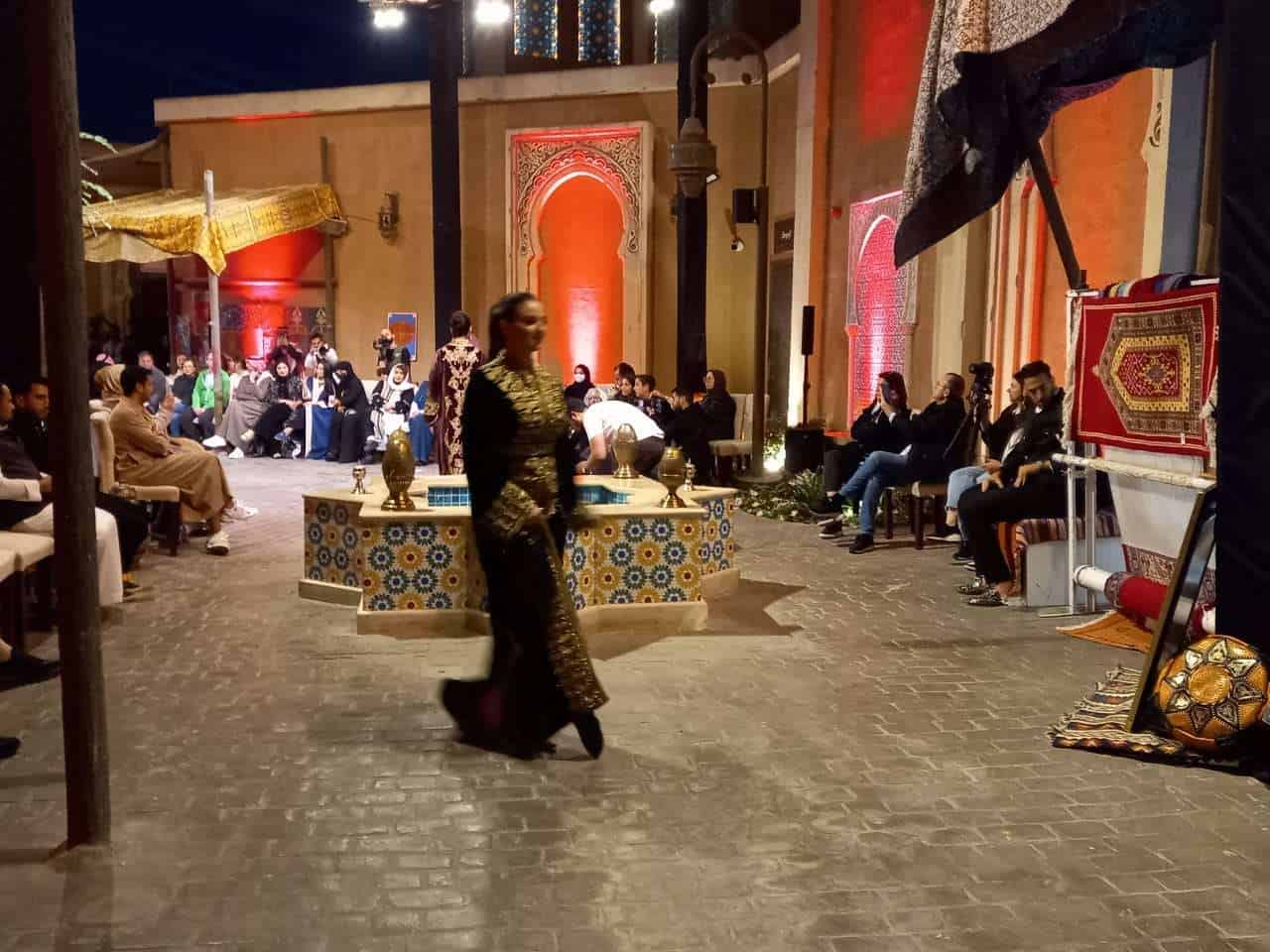 عرض أزياء