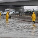 عبور الأودية والشعاب أثناء جريانه