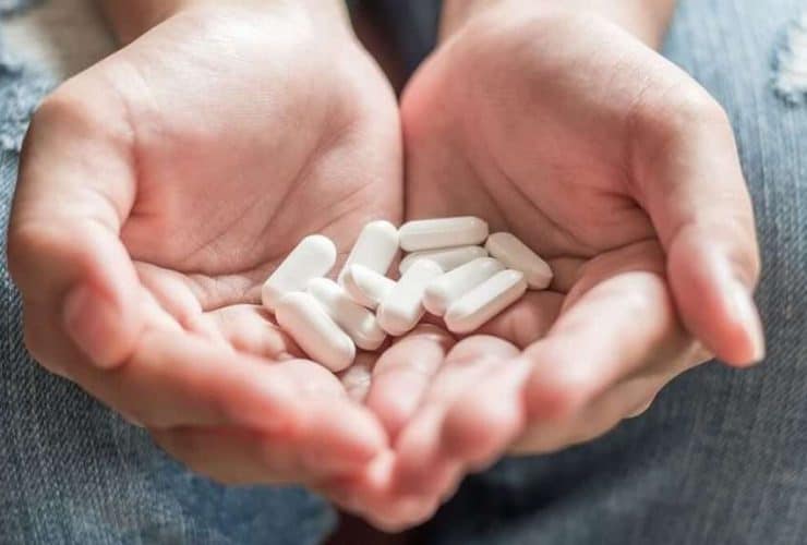 هل إساءة استخدام المسكنات والأدوية تسبب الإدمان؟