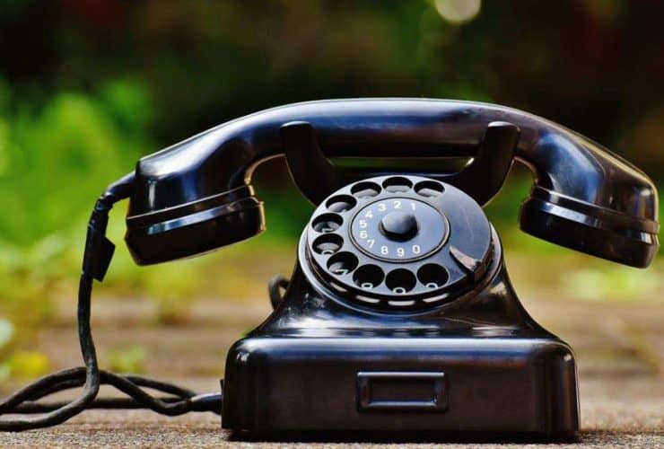هل انقرض الهاتف الثابت وغيابه بالمنزل أثر سلباً في العائلة؟ (فيديو)