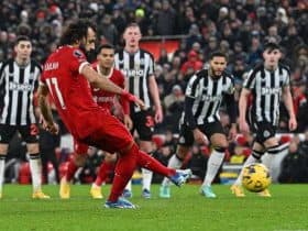 ركلة محمد صلاح أمام نيوكاسل