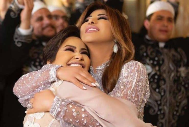 نجوى كرم تبارك لشيرين عبد الوهاب في أول حفل لها منذ إعلان طلاقها .. فما السبب؟