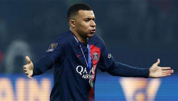 كيليان مبابي لاعب باريس سان جيرمان الفرنسي