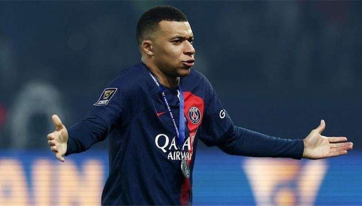 كيليان مبابي لاعب باريس سان جيرمان الفرنسي
