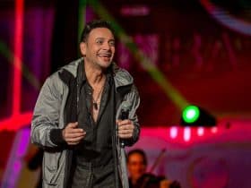 المطرب مصطفى قمر