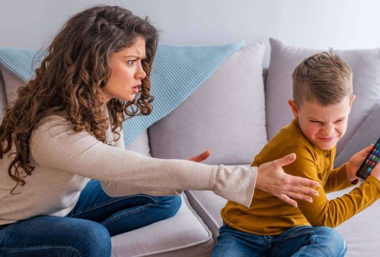 تأديب الطفل العنيد