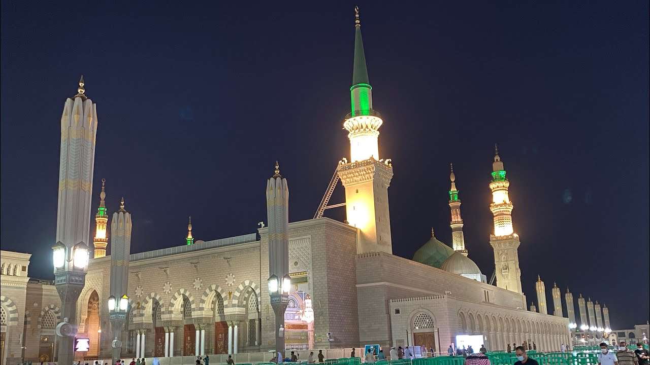 مواقف المسجد النبوي.. أنظمة متطورة وخدمات لتسهيل وصول الزوار