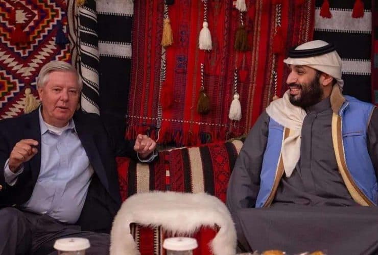 ولي العهد يجتمع مع السيناتور الأمريكي ليندسي غراهام لبحث تطورات الأوضاع الدولية
