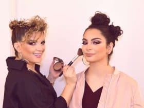 خبيرة التجميل