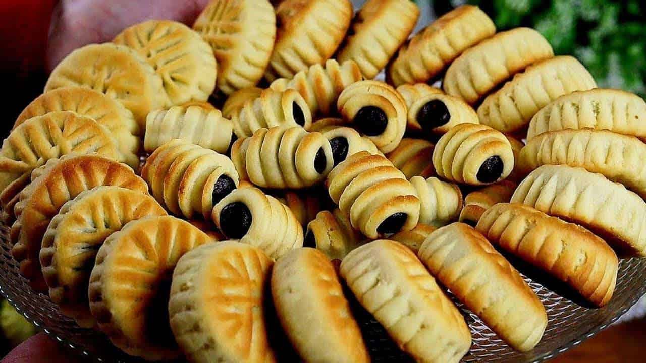 طريقة عمل المعمول هش ولذيذ في المنزل بخطوات سهلة