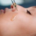 تنظيف البشرة بالزيت