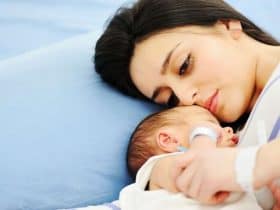 ما هي طريقة النوم الصحيحة بعد الولادة القيصرية؟.. وهذه أضرار النوم على البطن