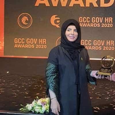 الدكتورة سارة العتيبي تبتكر عصا إلكترونية للمكفوفين