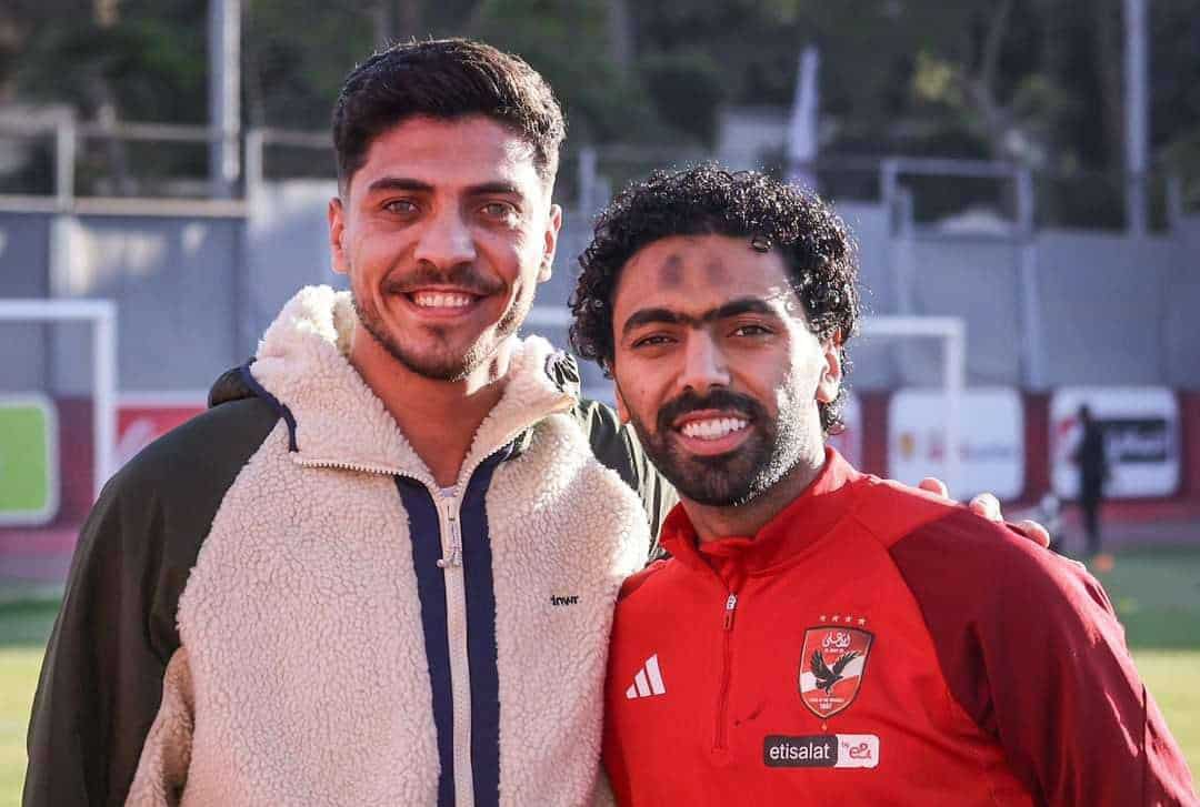 محمد شريف يزور ناديه السابق الأهلي المصري