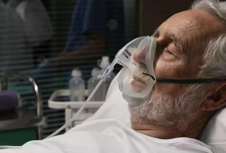 التهاب الرئة الحاد لكبار السن يستوجب تنويمهم بالمستشفى في هذه الحالة