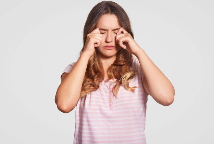 عادات يومية تضعف البصر وتصيب العيون بالأمراض.. ابتعد عنها