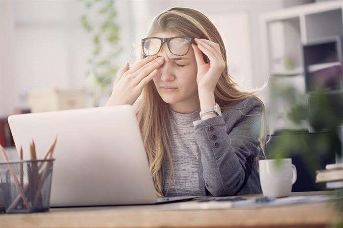 عادات يومية تضعف البصر وتصيب العيون بالأمراض.. ابتعد عنها