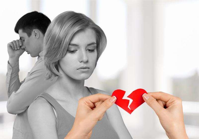 ما هي أعراض صدمة المرأة بعد الانفصال جسديًا ونفسيًا؟