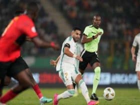 رياض محرز خلال مباراة سابقة لمنتخب الجزائر