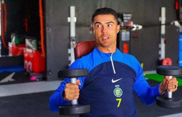 النجم البرتغالي كريستيانو رونالدو لاعب النصر السعودي