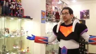 رجل سعودي مهوس بالكرتون