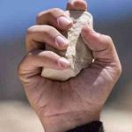 ضرب بحجر