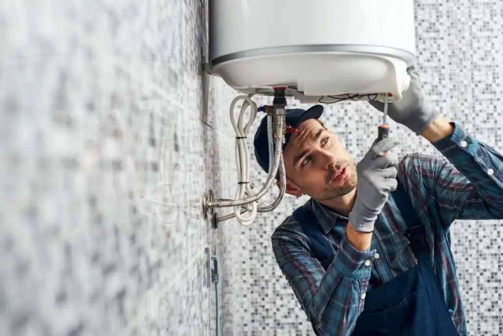 ضبط سخانات المياه بشكل آمن في الشتاء على هذه الدرجة