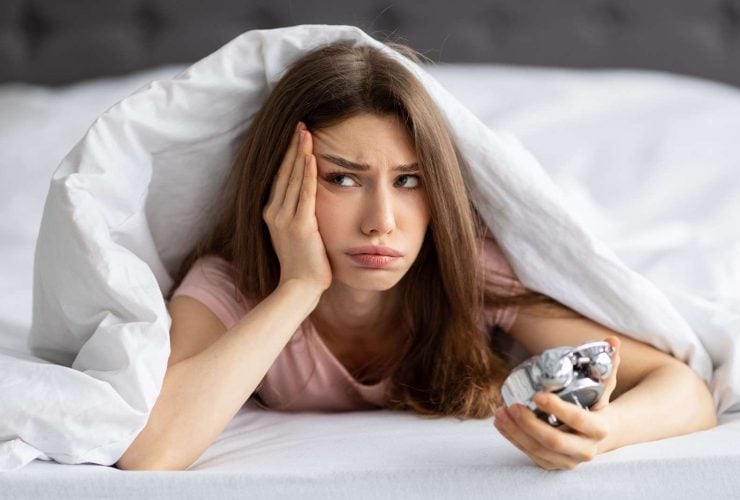 فتاة تعاني من قلة النوم