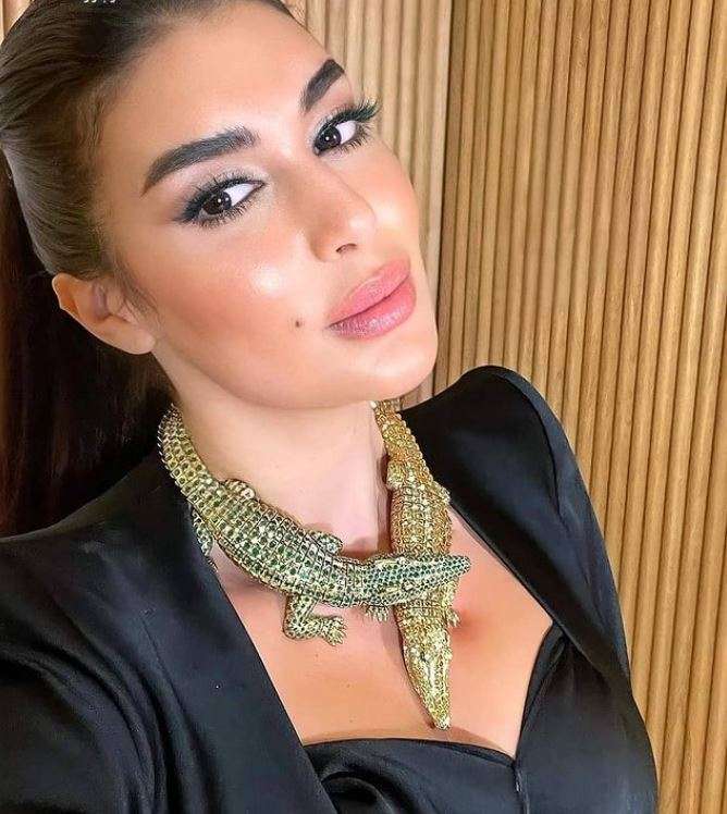عقد كارتيية التمساح