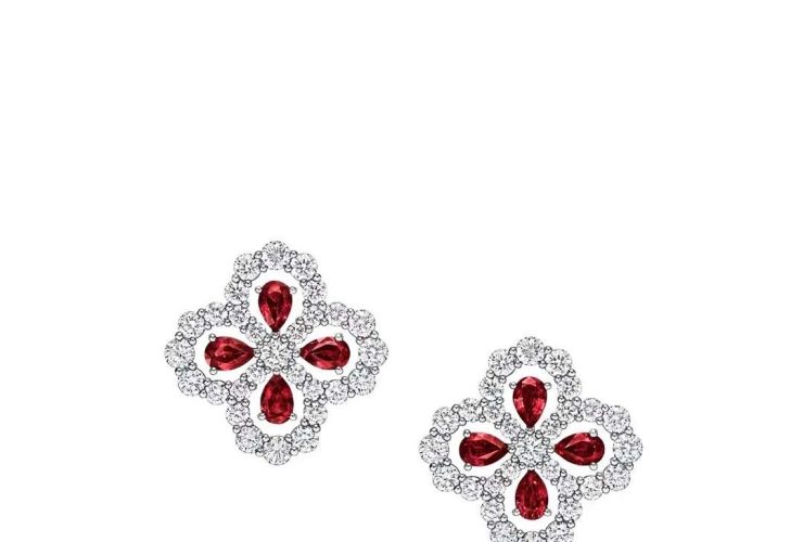 أقراط Diamond Loop Full Motif من «Harry Winston»