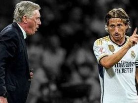 لوكا مودريتش لاعب ريال مدريد وكارلو أنشيلوتي مدرب ريال مدريد