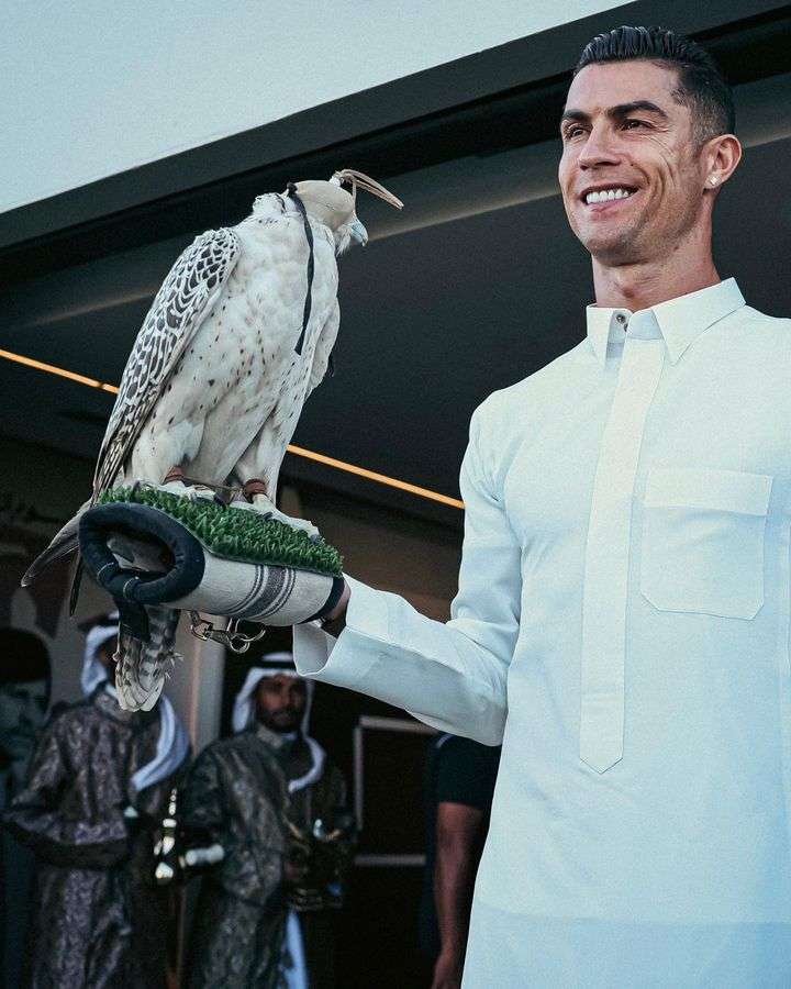 لاعبو النصر بالزي السعودي