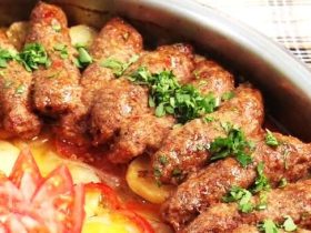 صينية كفتة بالطماطم