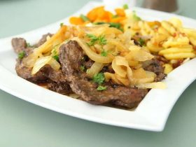 طريقة تحضير كبدة الغنم مع البصل والبهارات