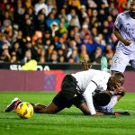 لحظة إصابة لاعب فالنسيا أمام ريال مدريد