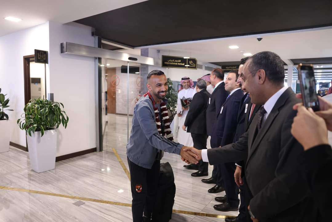 محمد مجدي أفشة لاعب الأهلي المصري